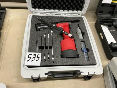 Overview picture of Pneumatic rivet nut gun